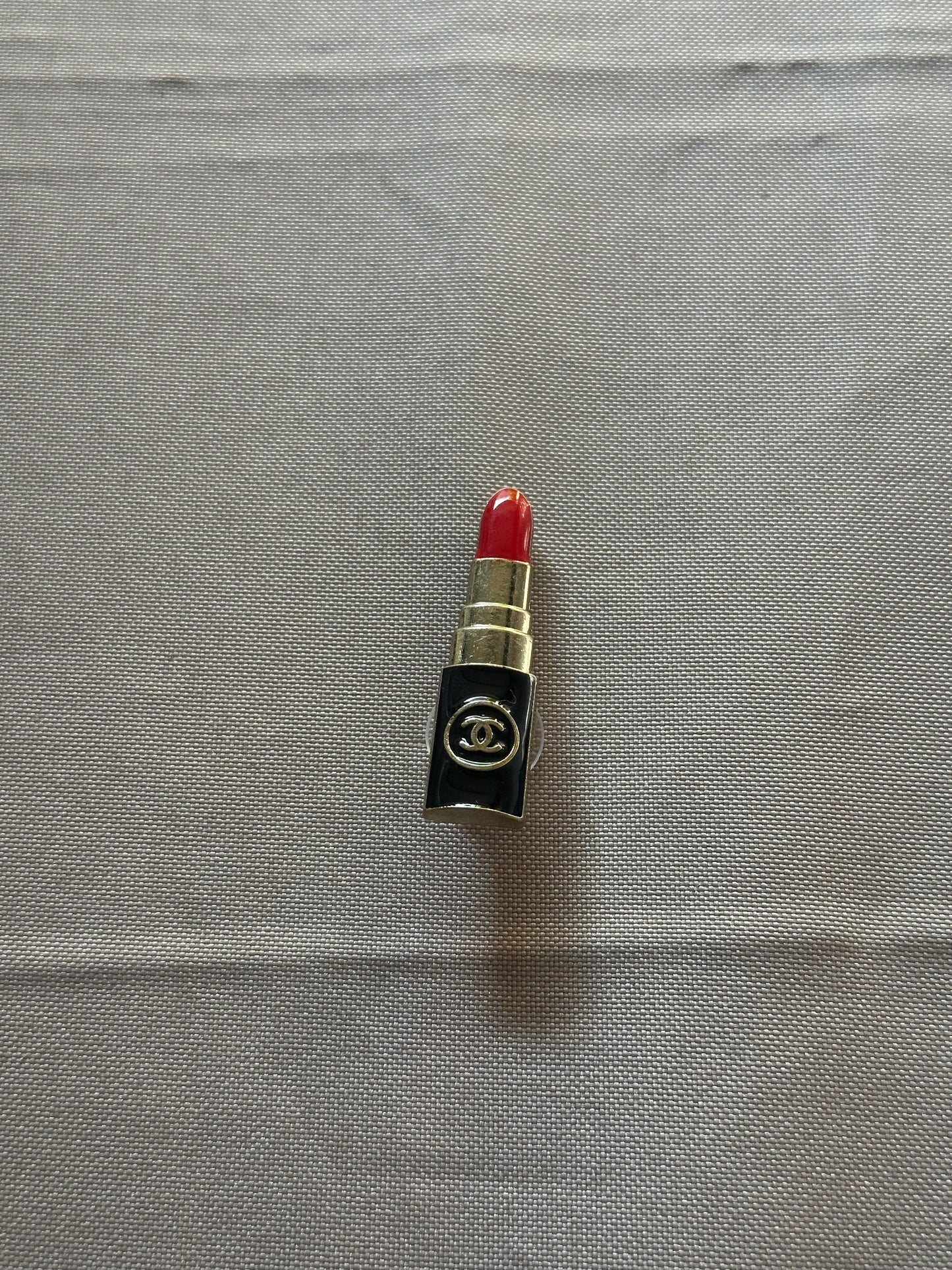 Jibbitz métal rouge a levre